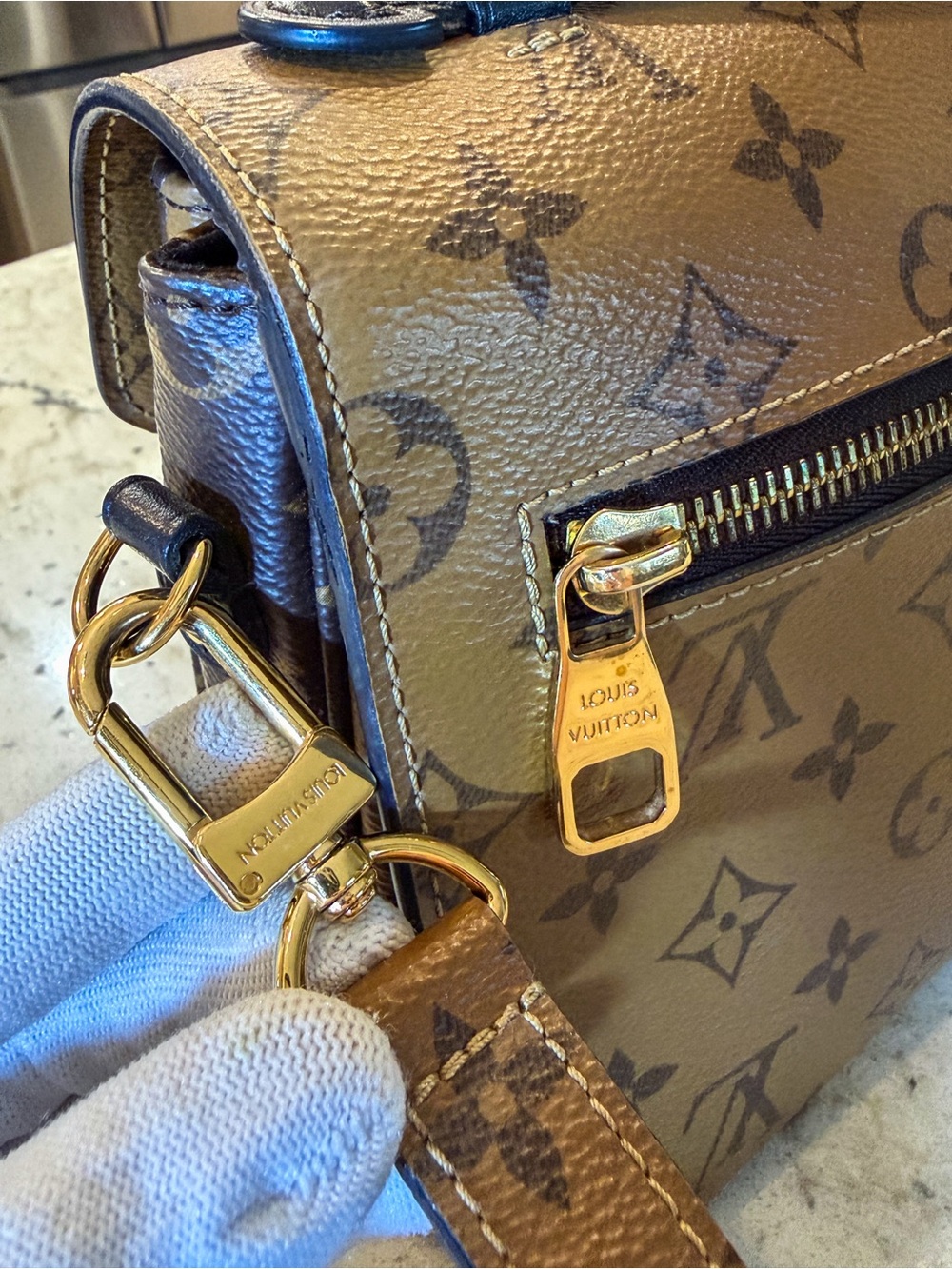 Louis Vuitton Reverse Pochette Metis - Picture 10 of 15